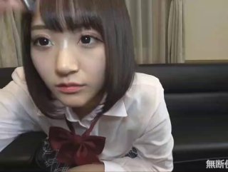 丰满的女孩在下课后在街上激情做爱